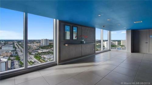 Modern Resort Stunning Million Dollar Listing Balcony Endless Views