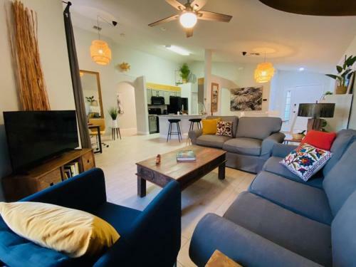 4 Bedroom Private Pool Home South Facing Pool Gem! Home