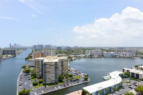 Modern Resort Balcony Endless Views Resort W Pool 2br 2 Br