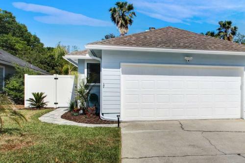 Ocean Vibes House - Your Jax Beach Getaway