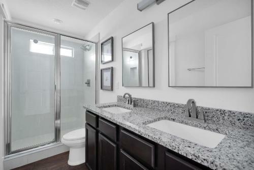 Stunning Coastal Retreat - A Few Short Blocks From The Ocean