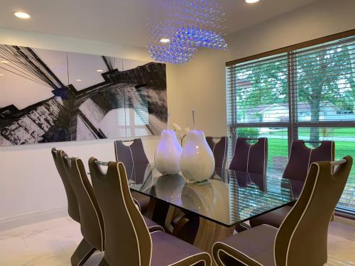 Luxurious House In West Palm Beach, Pool And Golf