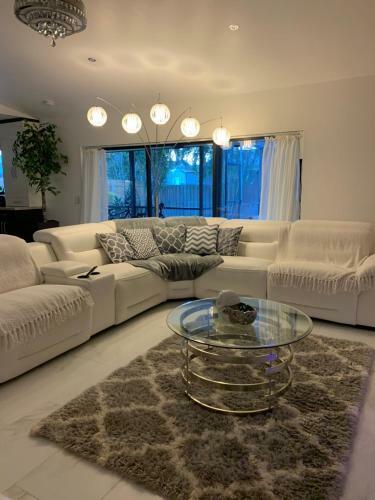 Luxurious House In West Palm Beach, Pool And Golf