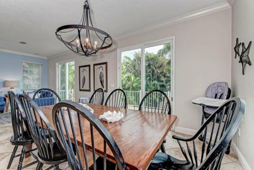 Ocean Blue Retreat - 215 - 64th Street