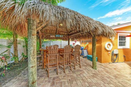Chiki Tiki West - 303 - 64th Street Unit A