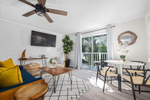 Sandy Toes - 3008 Gulf Drive Unit B