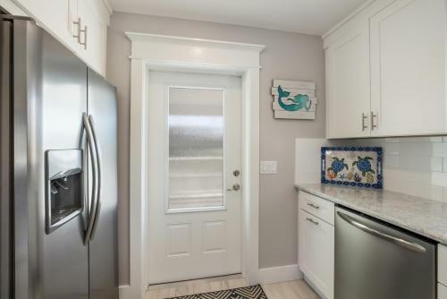 Royal Palm - 5701 Holmes Blvd Unit A