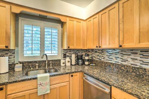 Bright Largo Getaway With Private Pool And Grill!