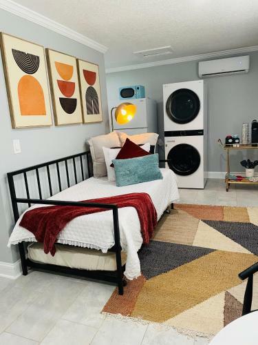 Adorable 1 Bedroom Guesthouse