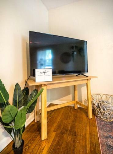 Apartamento Charming Riverside Retreat 2br Sleeps 5 Ppl