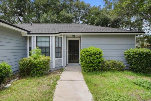 Sweetwater 3 Bedroom Home With Free Parking