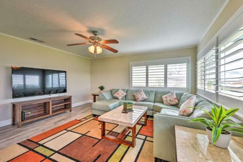 Evolve Riverfront Home With Dock And Deck - Pets Ok!
