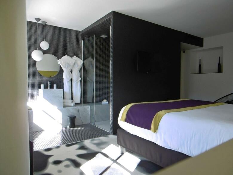 Pont Levis Hotel