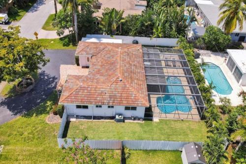 Just Listed! Newly Remodeled 3 2 Pool Home! Home