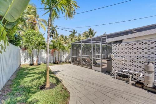 Just Listed! Newly Remodeled 3 2 Pool Home! Home