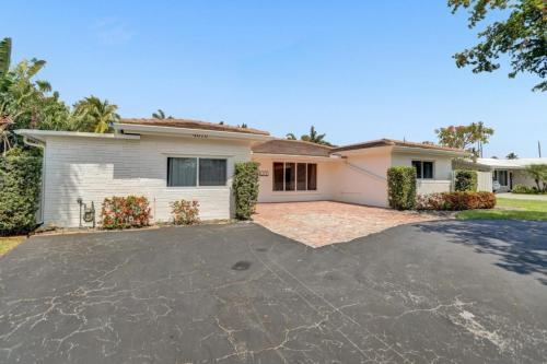 Just Listed! Newly Remodeled 3 2 Pool Home! Home