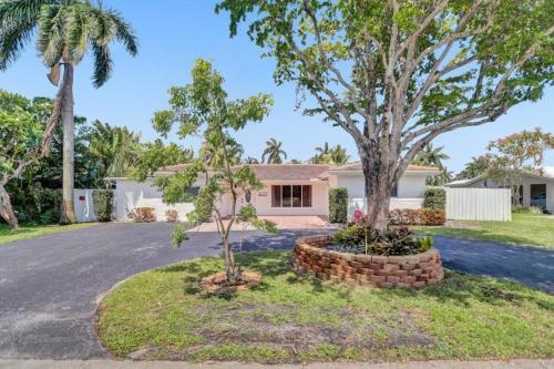 Just Listed! Newly Remodeled 3 2 Pool Home! Home