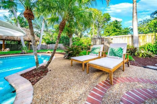 Tropical Pool Tiki Heaven