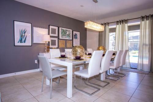 Spacious Home W Private Pool & Game Room