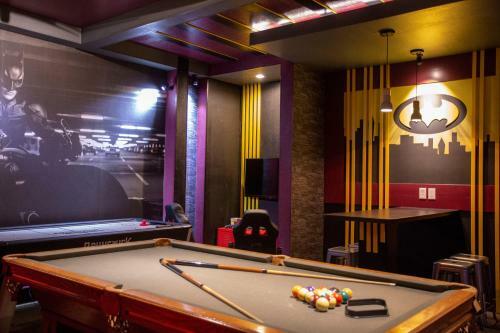Spacious Home W Private Pool & Game Room