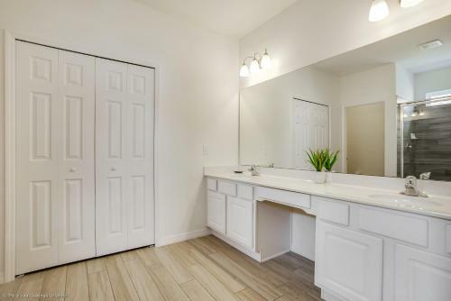 Villa 6112 Broad Oak Drive