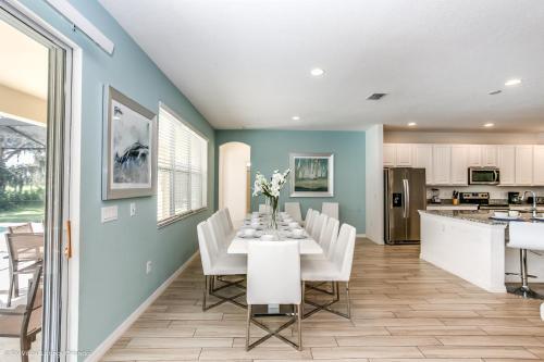 Villa 6112 Broad Oak Drive