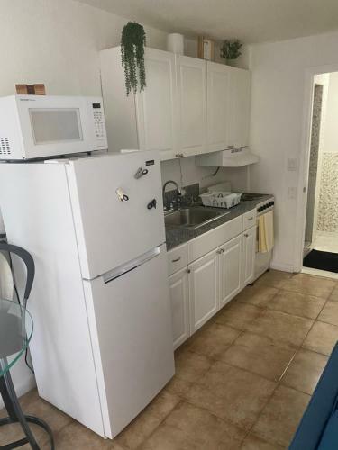 Apartamento Beachy 1-1 Suite With A Pool!