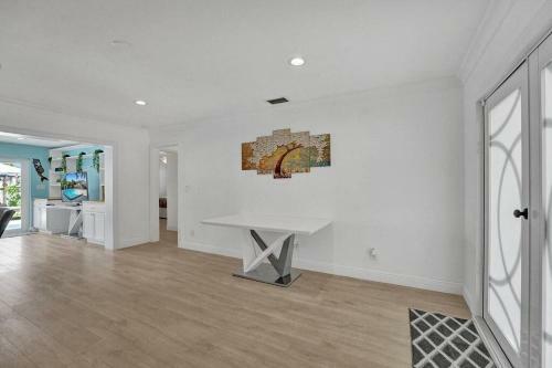 Stylish 4 Bedroom Property With Pool In Hollywood