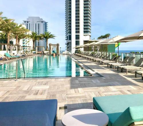 Luxury Apartment- Hyde Beach House Resort