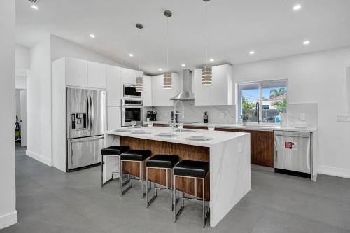 6br Tropical Oasis With Private Heated Pool & Gameroom