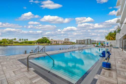 2bd/2ba Million Apartment 2101. Direct Ocean View