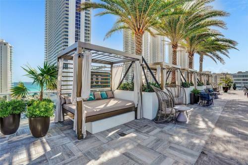 2bd/2ba Million Apartment 2101. Direct Ocean View