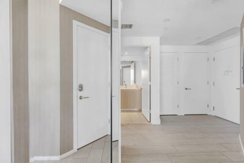 2bd/2ba Million Apartment 2101. Direct Ocean View