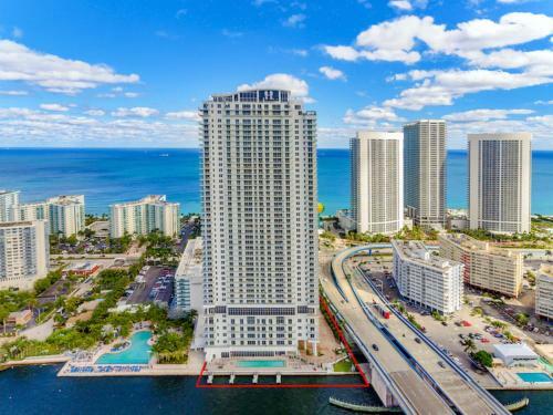 Luxury 5 Apartment 2 Bedroom Infinity Edge Pool