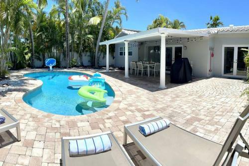 Free Breakfast- Heated Pool- Home-5 Min To Beach