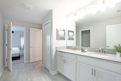 Villa 2961 Fable Street