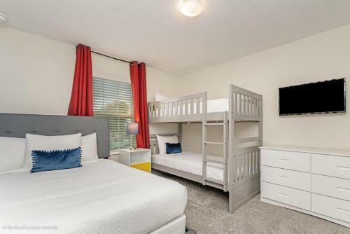 Modern Townhome Wprivate Pool & Free Water Park