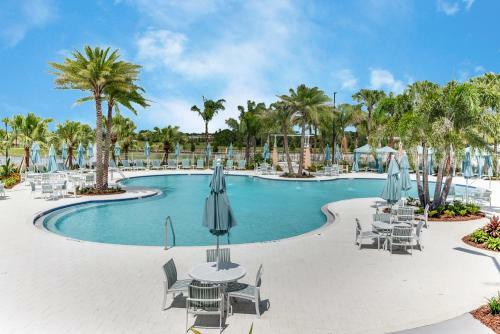 Stunning Villa W Private Poolspa & Game Room