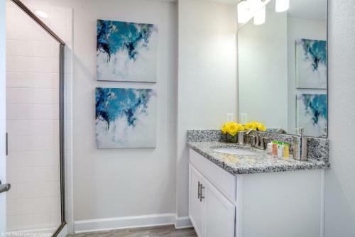 Stunning Lakeview Townhome W Private Pool
