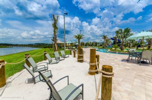 Stunning Lakeview Townhome W Private Pool