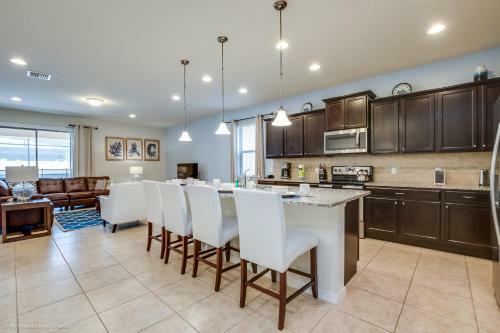Villa W Private Pool & Free Resort Access