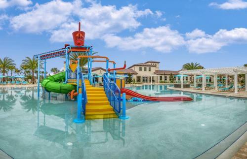 Villa W Private Pool & Free Resort Access