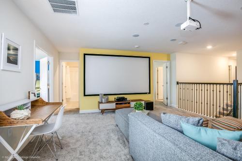 Villa 2873 Stanza Court
