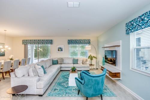 Villa 2873 Stanza Court