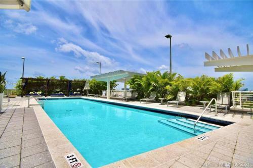 Tides Townhome Midtown Location Pool And Parking