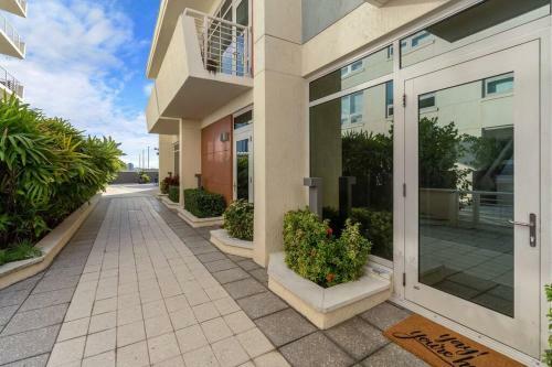 Tides Townhome Midtown Location Pool And Parking