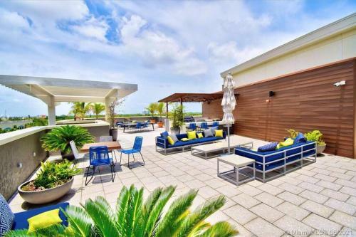 Tides Townhome Midtown Location Pool And Parking