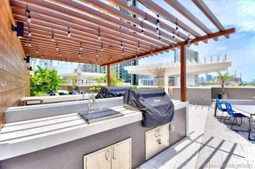 Tides Townhome Midtown Location Pool And Parking