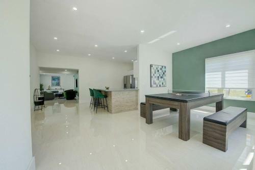 Casa Le Labo Hot Tub & Game Room