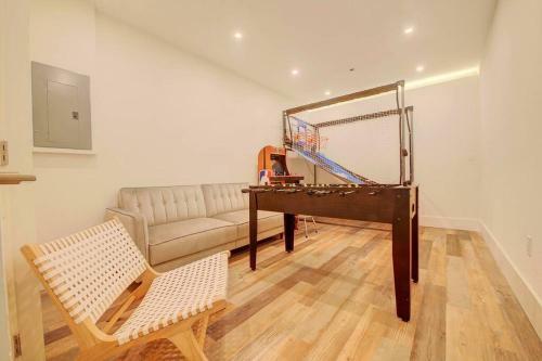 Casa Le Labo Hot Tub & Game Room